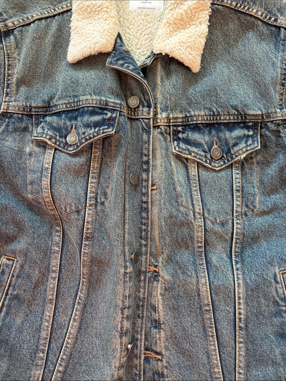 ๐ด Old Navy Men's Sherpa Lined Denim Jean Jacket - Picture 6 of 7